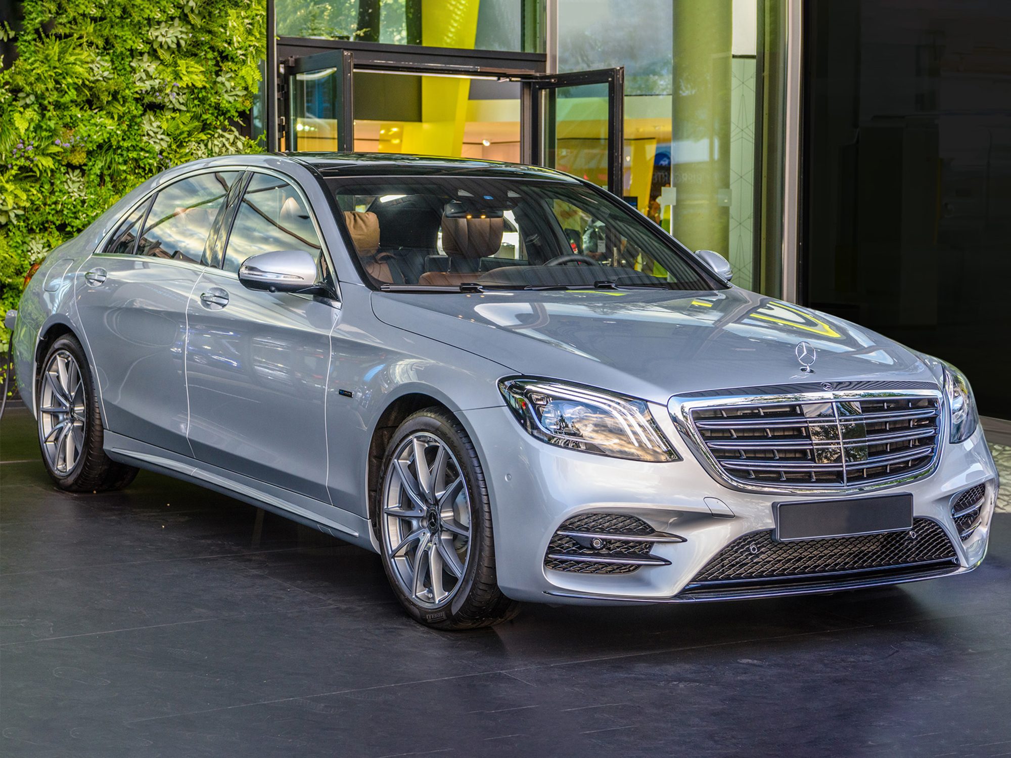 dreamstime_xl_13909984 x1 MERCEDES-BENZ S-Class